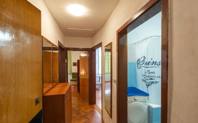 Two Stars Two Beds Downtown Apartment