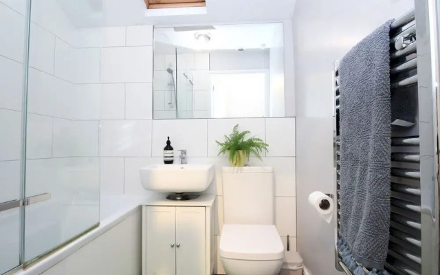 Lovely 3-bedroom House With Garden in Leyton