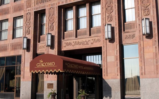 Giacomo Hotel