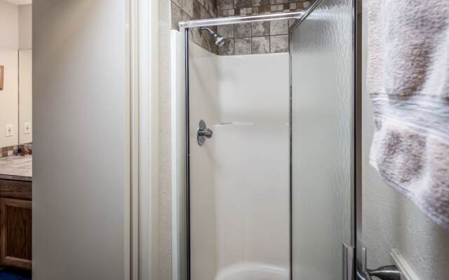 Kizzy's Kove - Two Bedroom Cabin