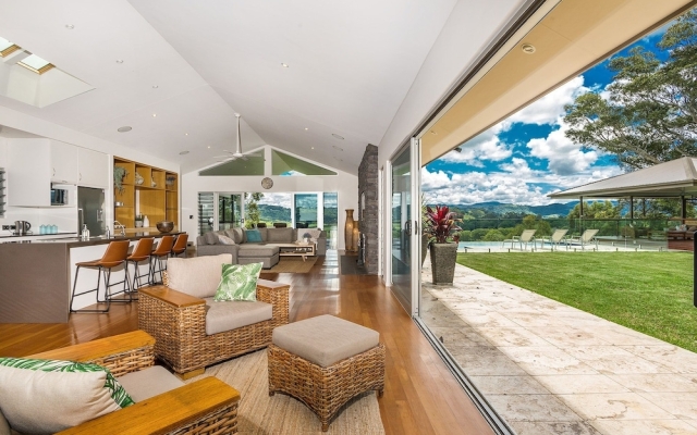 Serene - a spacious luxury holiday retreat