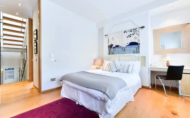 Elegant 3 bed apt With Rooftop Terrace in Pimlico