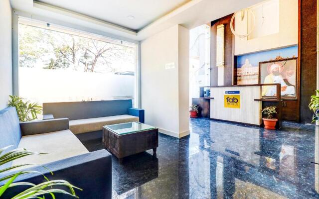 Fabhotel Meera Palace