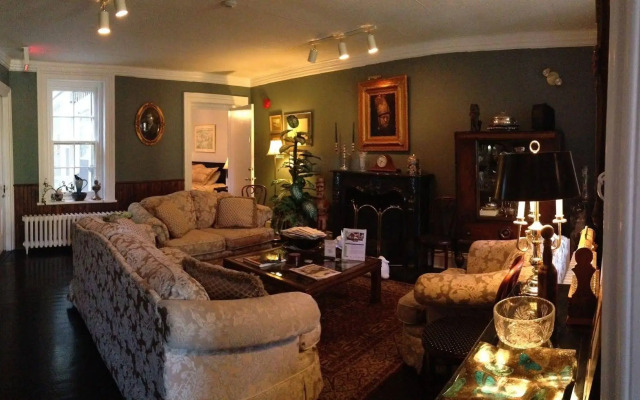 Trinity House Inn