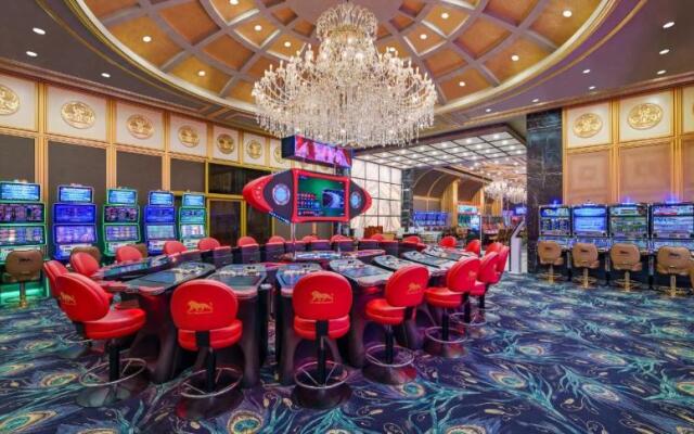 Les Ambassadeurs Marina Hotel & Casino