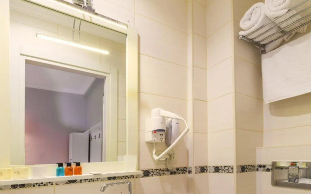 The Little House Hostel