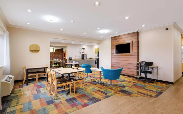 AmericInn by Wyndham Minot