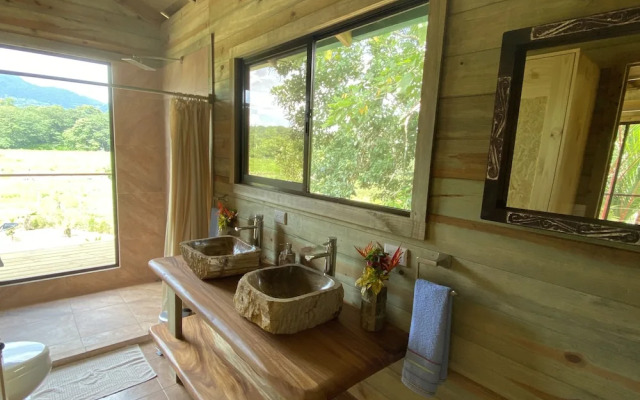 Uvita Oasis Retreat with Villa Cabins and Apartment