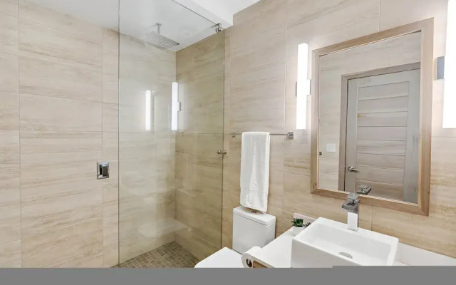 Luxury Villa: Hot Tub: Ocean Views: Fully Staffed