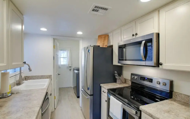 Phoenix Home: Golf, Hike, & Explore Downtown!