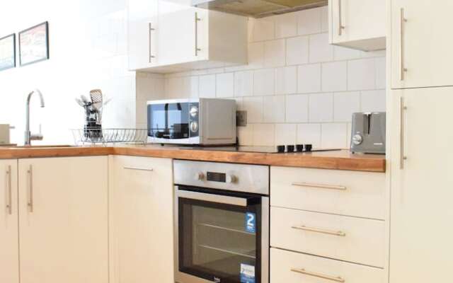 Stylish 3 Bedroom Apartment in Central Balham