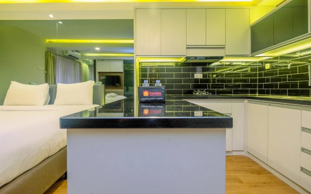 Elegant and Comfy Studio Amethyst Apartment