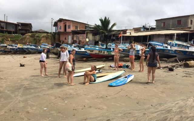 Hostal Puerto Engabao Surf Shelter