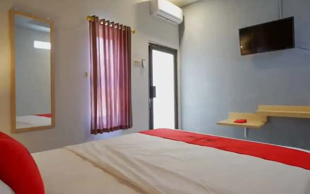 RedDoorz Syariah near Alun Alun Tegal