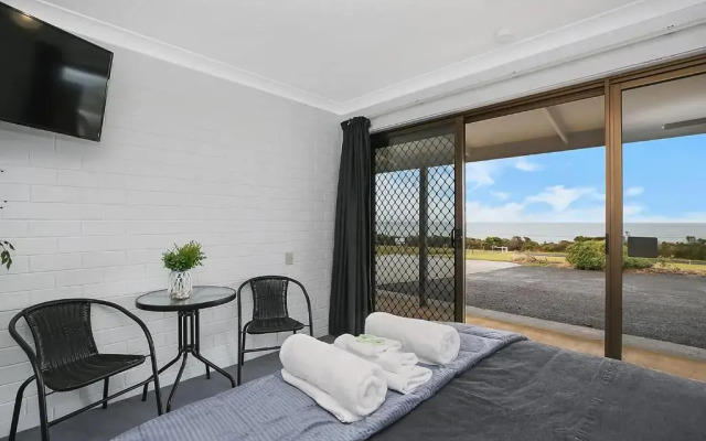 Skenes Creek Lodge Motel and Restaurant