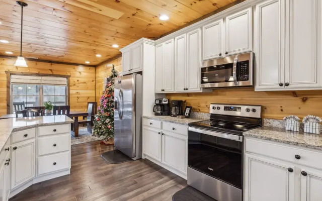 Eden Of The Smokies 5 Bedroom Cabin