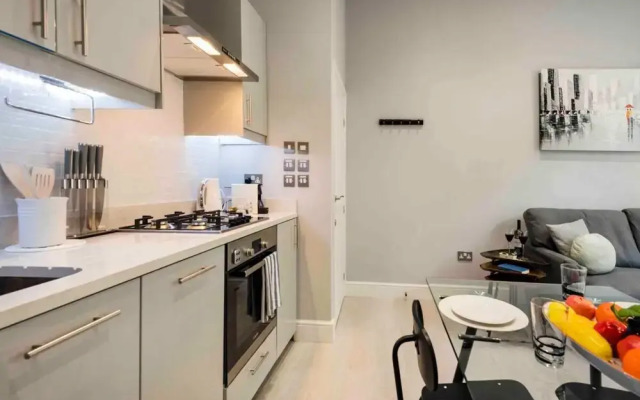 Bright and Modern Bayswater Apartment