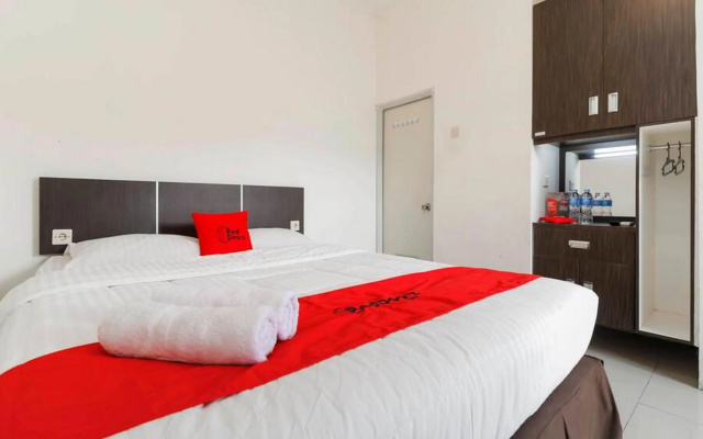 RedDoorz near Exit Toll Bogor – Guest Rooms – Bogor