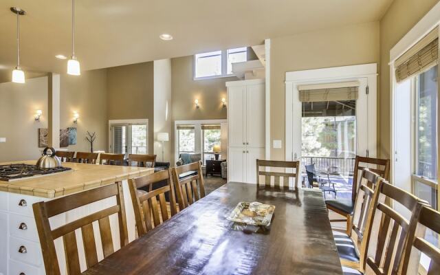 Big Canyon Home with Pool, Hot Tub, and Deschutes River Trail Access by RedAwning