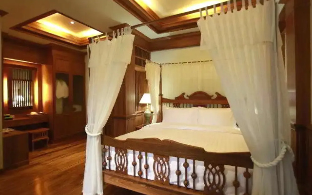 Rich Lanna House