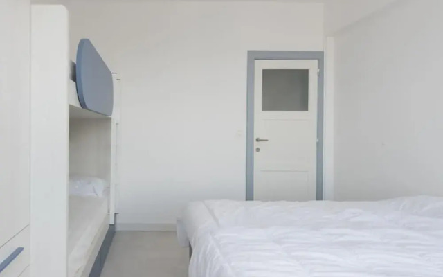 Family Apartment in Ostend Near the sea