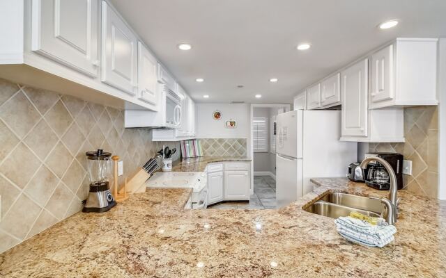 Inlet Reef 516 2 Bedroom Condo by RedAwning