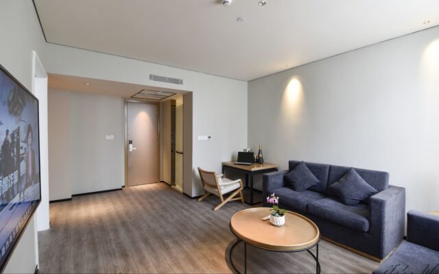 City Inn OCT Loft Branch