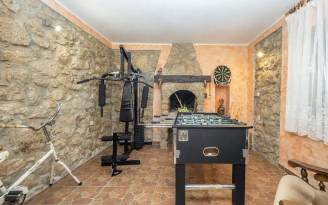 Stunning Home in Jadranovo With Wifi and 5 Bedrooms