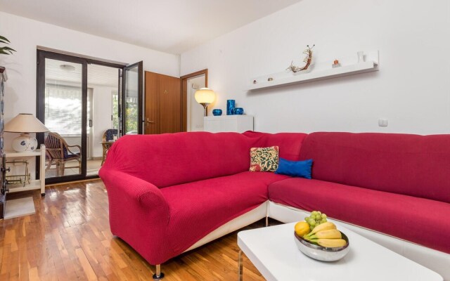 Stunning Home in Kremenici With Wifi and 2 Bedrooms
