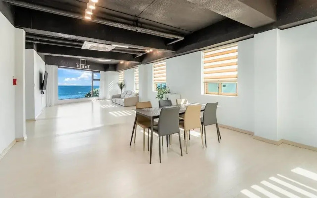 Goseong Leumeleu63 Pension