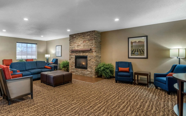 Comfort Suites Cedar Falls