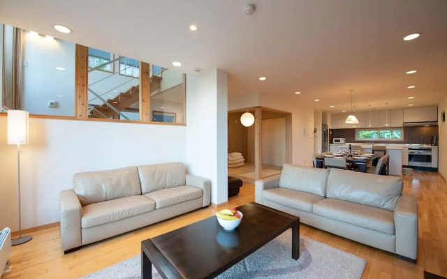 Holiday Niseko Shiki and Koyuki