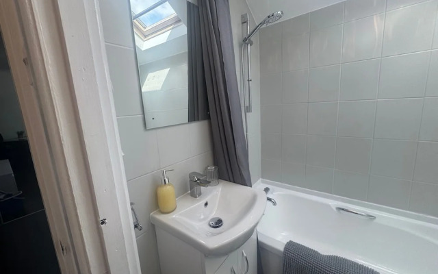 9 Guests - Free Parking - Cozy 3 Bedrooms