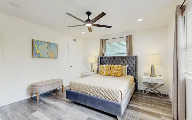 Stylish Avondale Home Pet-friendly & Walkable