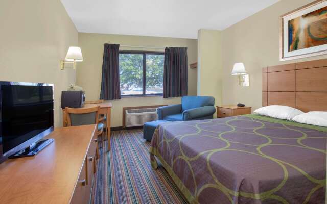Super 8 by Wyndham Evansville East