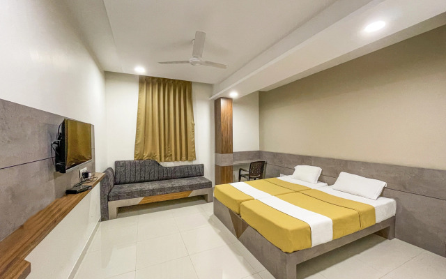 Stay Guru Hari Om Residency