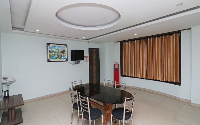 OYO Flagship 18847 Hotel Space Paradise Inn