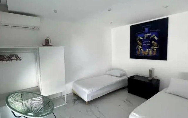 Modern Apartment - 3br- 6P - Palm Beah