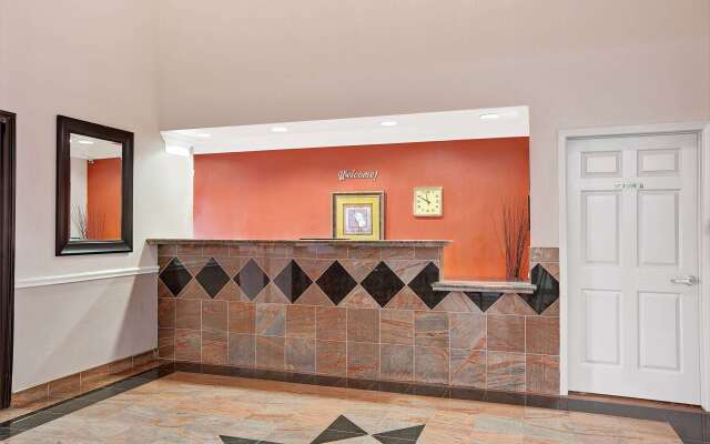 Super 8 by Wyndham Galveston