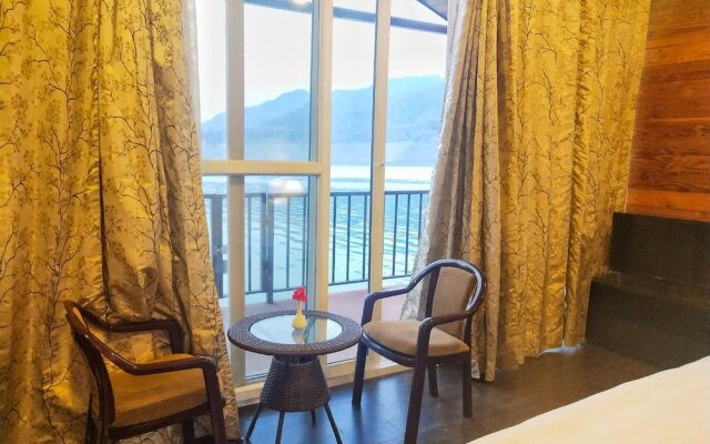 Le Roi Floating Huts & Eco Rooms