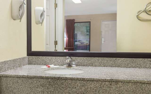 Super 8 by Wyndham Decatur/Lithonia/Atl Area