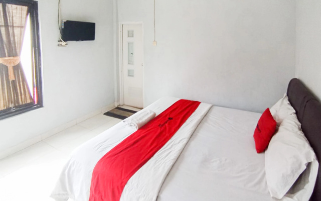 RedDoorz @ Penginapan Hello Pacitan