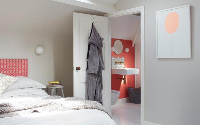 Stunning studio cntrl Totnes with parking