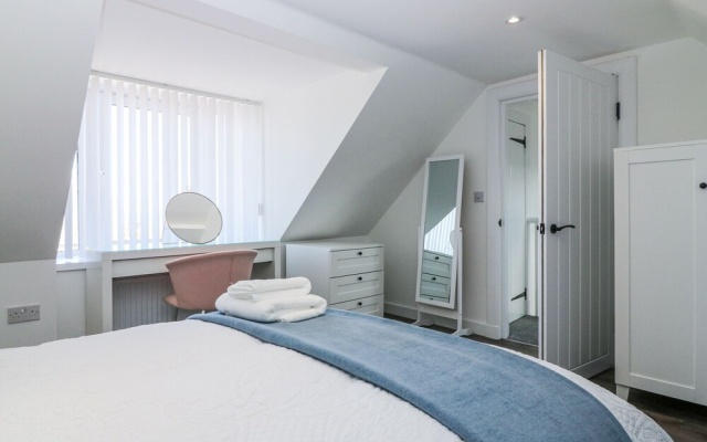 Sea Breeze St Combs