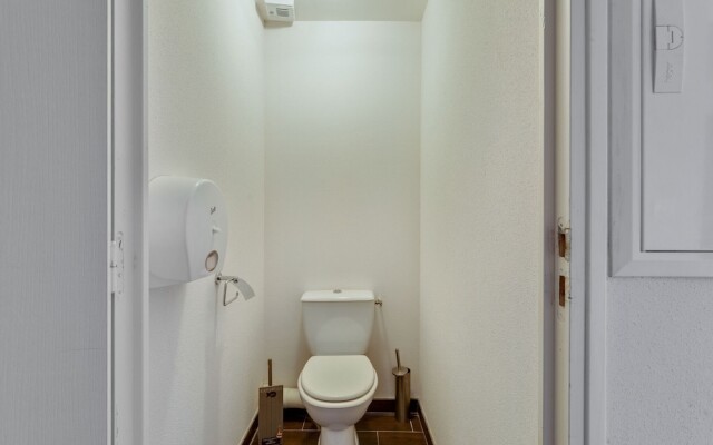 Alluring Holiday Home in Colleville-sur-mer With Terrace