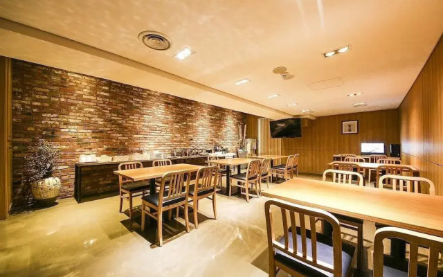 Hotel M Place