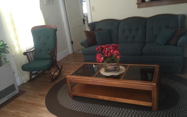 Crosswinds Motel & Cottages