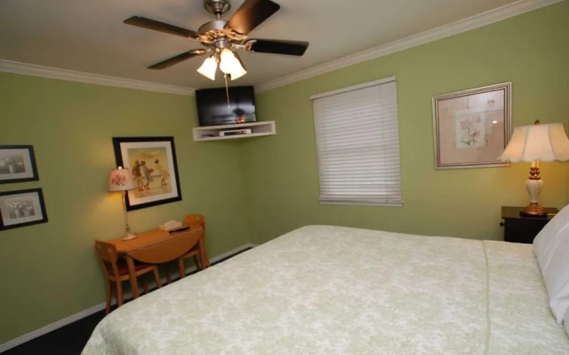 Belvue Lane 68129 by RedAwning