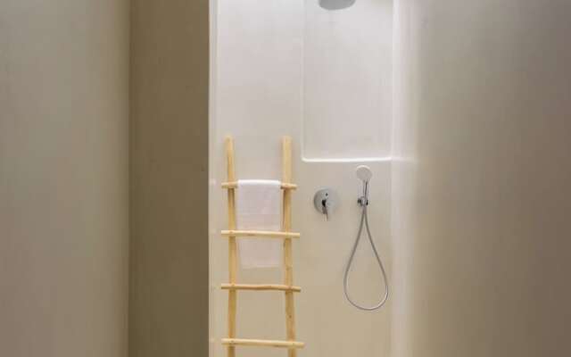 Ryolithos Suites
