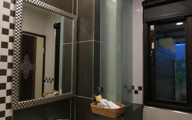 85 Asia Hotel